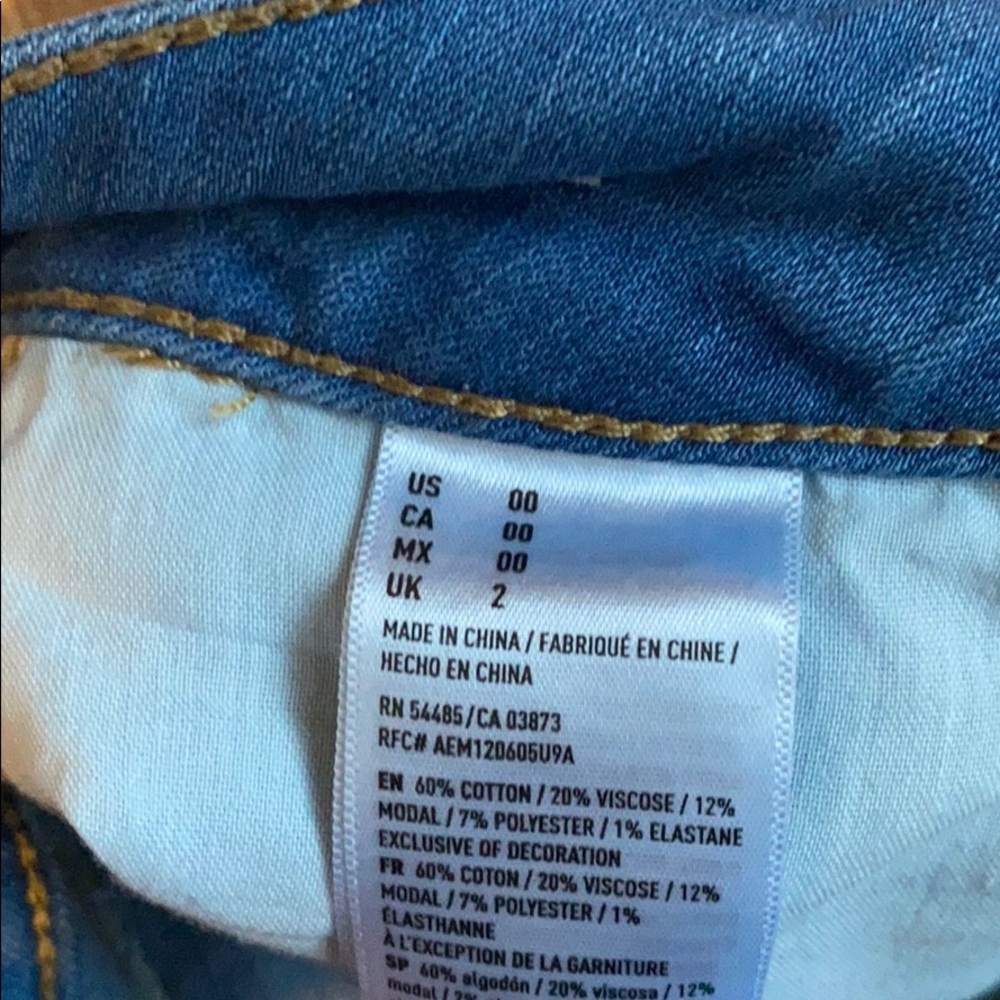 Shorts - Picture 3 of 4
